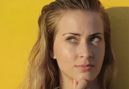 Blog planZ – Nachdenkliche Studentin