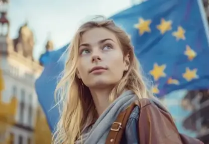 planZ – nachdenkliche junge Frau vor einer EU Flagge